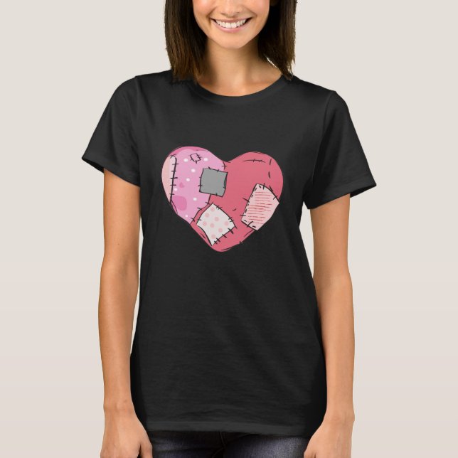 Patched Heart Goth T Shirt (Framsida)