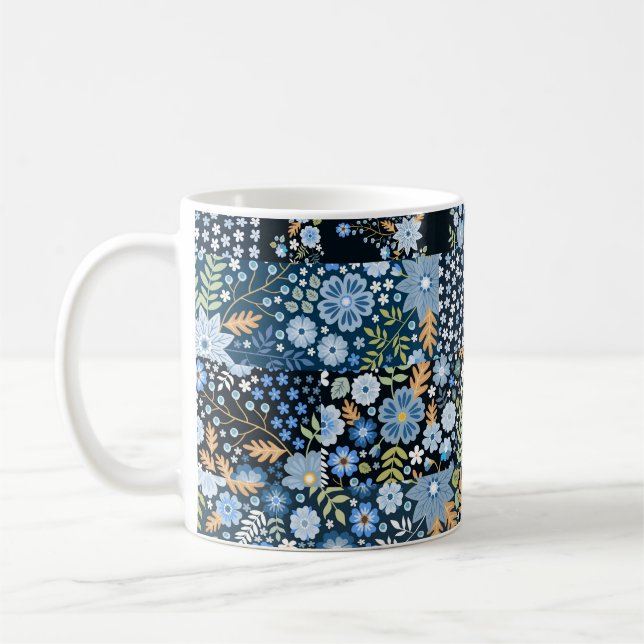 Patchwork Blåa blommor: Seamless Fabric. Kaffemugg (Vänster)