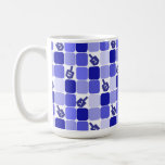 Patchwork Dreidels Kaffemugg<br><div class="desc">Blått och vitt lapptäcke med drömmar för varje judisk helgdag eller händelse.</div>