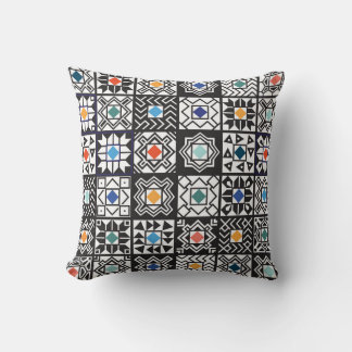 Patchwork Maori: Ethnic Carpet Design. Kudde