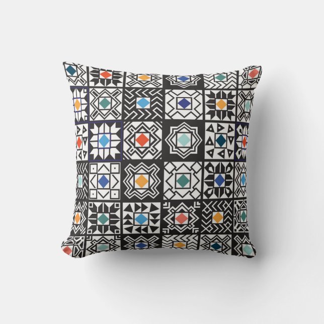 Patchwork Maori: Ethnic Carpet Design. Kudde (Framsida)