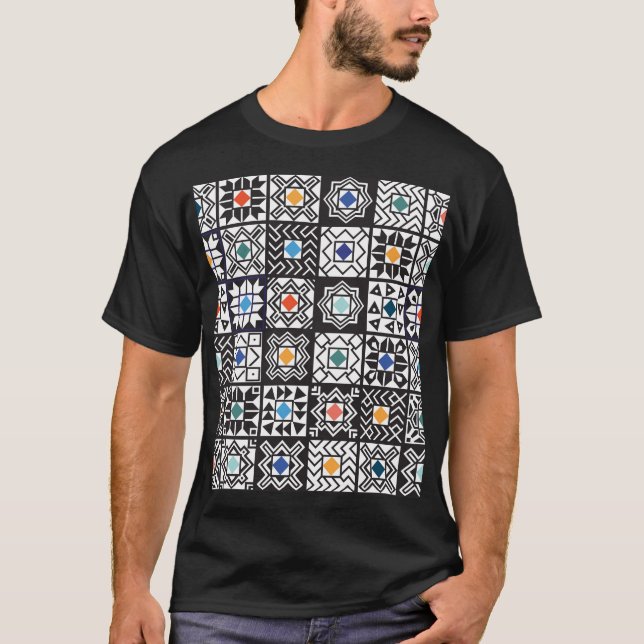 Patchwork Maori: Ethnic Carpet Design. T Shirt (Framsida)