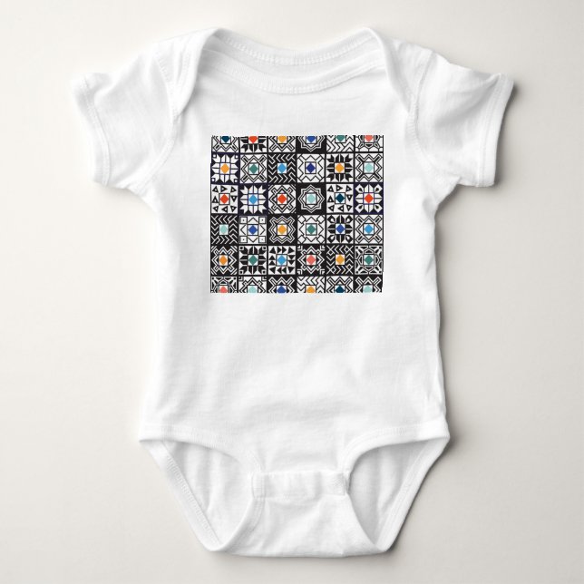Patchwork Maori: Ethnic Carpet Design. T Shirt (Framsida)