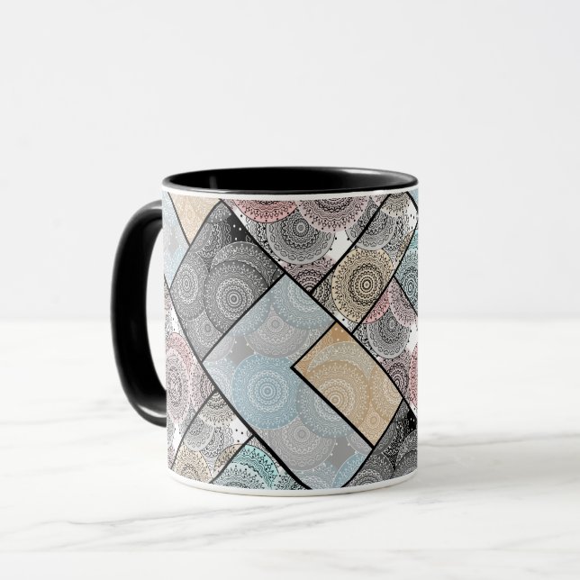 Patchwork-quilt keramiska plattor cirklar mandala  mugg (Framsida vänster)