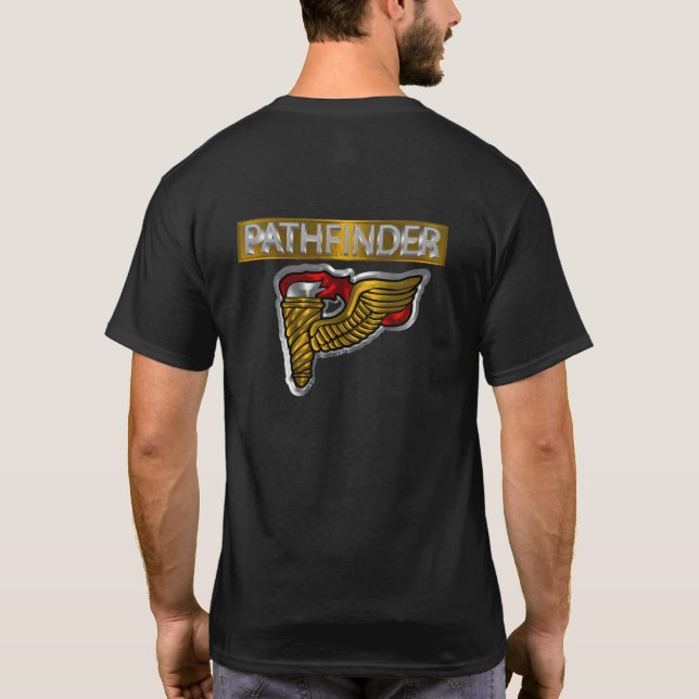 Pathfinder Badge-"Pathfinder" Anpassad design T Shirt (Baksida)