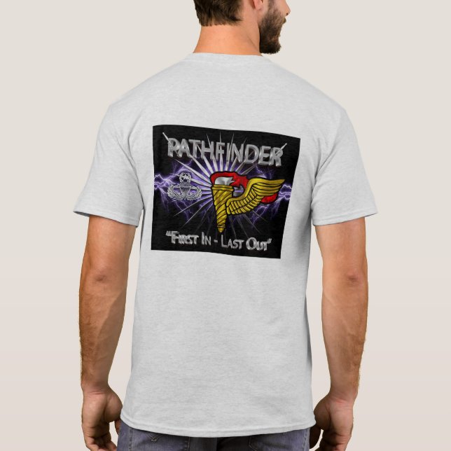 Pathfinder-bricka-"First in Last Out" ("först in s T Shirt (Baksida)