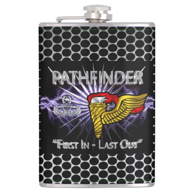 Pathfinder-märke-“Först in, sist ut” Fickplunta (Framsidan)