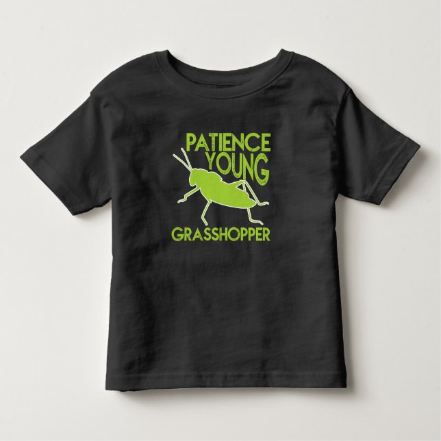 Patience Young Grashopper Funny Novelty T Shirt (Framsida)