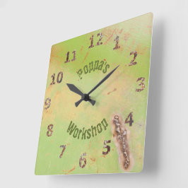 Patina-Grönten för det anpassade namnet Rustic Gar Fyrkantig Klocka