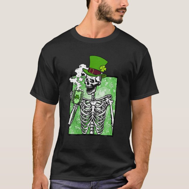 Patrick's Skull Drink Coffee Lucky T Shirt (Framsida)