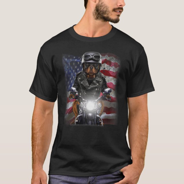 Patriot Rottweiler Hund på motorcykel med Flagga a T Shirt (Framsida)