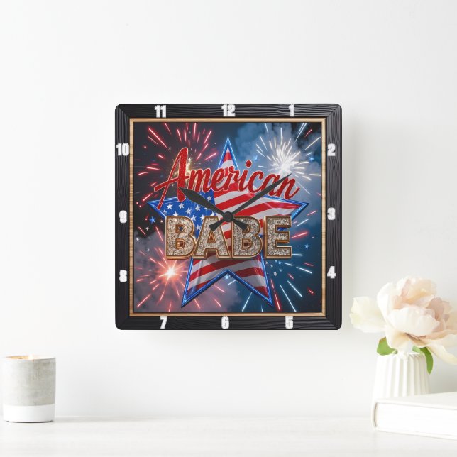 Patriotic Babe American Flagga Fyrkantig Klocka (Hem)