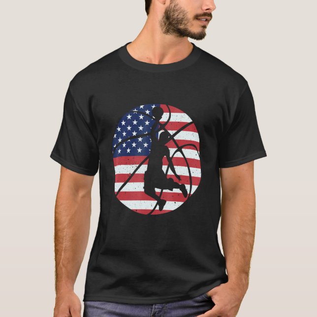 Patriotic Basketball 4 juli Manar American Flagga T Shirt (Framsida)