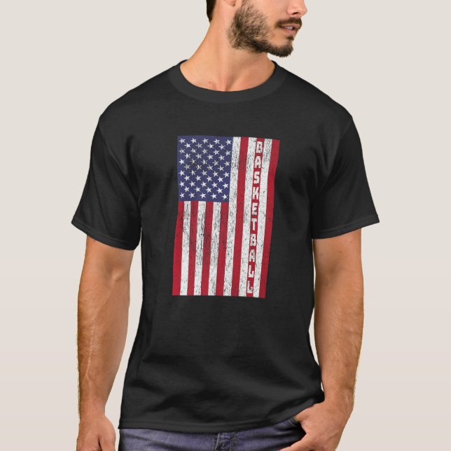 Patriotic Basketball  Vintage American Flag T Shirt (Framsida)