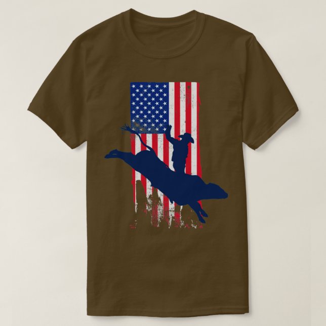 Patriotic Bucking Bull Rider Cowboy med amerikansk T Shirt (Design framsida)