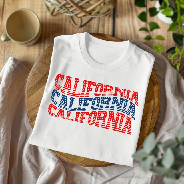 Patriotic California Red and Blue Boho T-Shirt (Skapare uppladdad)