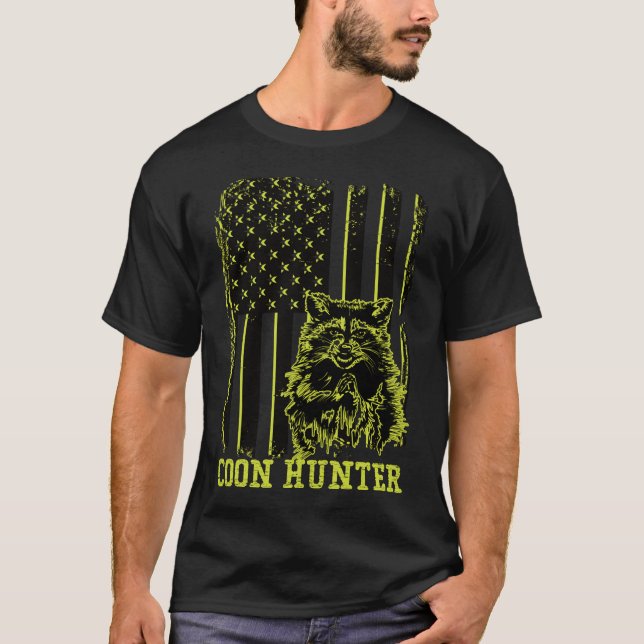 Patriotic Coon Hunter Raccoon American Flagga T Shirt (Framsida)