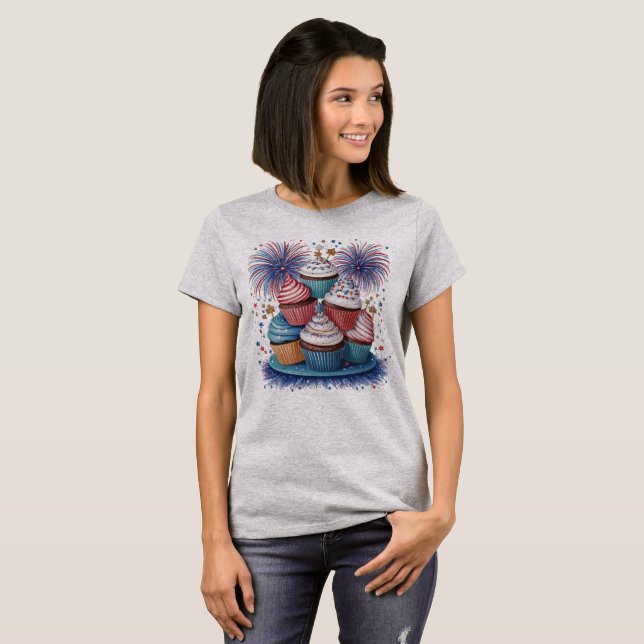 Patriotic Cupkaka Fireworks Red White & Blue T Shirt (Hel framsida)