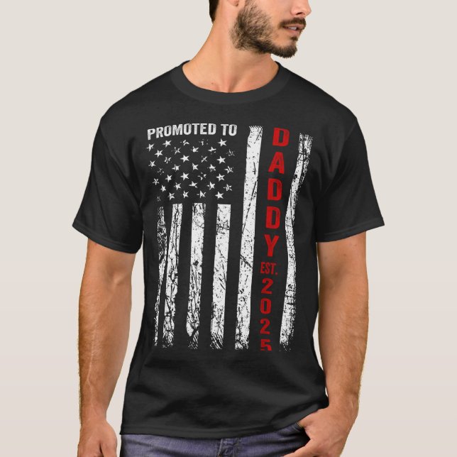 Patriotic Dad Promoted To Daddy Est 2025 New Dad 2 T Shirt (Framsida)