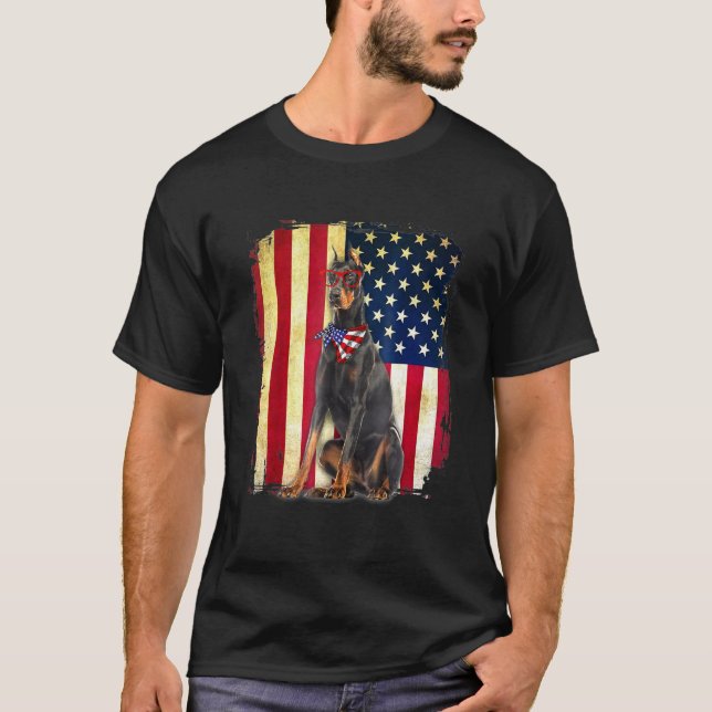 Patriotic Doberman American Flagga Usa Hund T Shirt (Framsida)