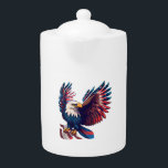 Patriotic Eagle på Tekanna<br><div class="desc">Utformningen illustrerar en symbol för styrka, frihet och patriotism i Förenta Stater. Det är en symbol för att vara patriotisk, stolt och inspirerande och skapar det ett underbart val för alla som vill visa sitt kärlek och stöd för land.</div>