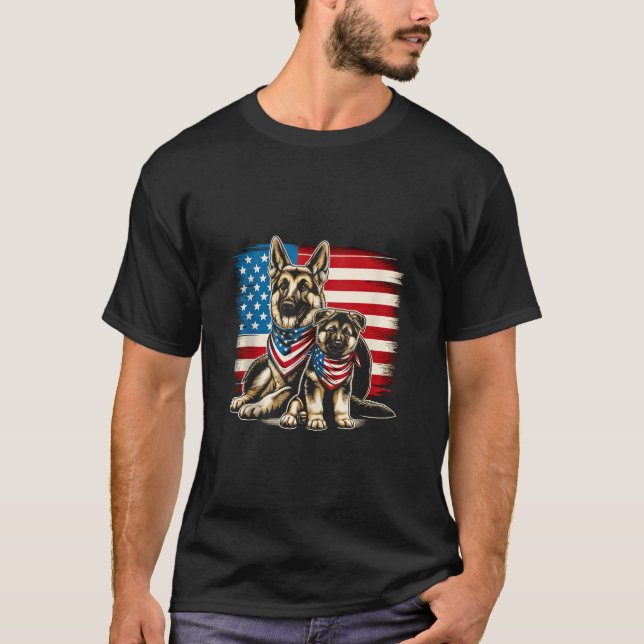 Patriotic German Shepherd Puppy AMERICAN FLAGGA 4: T Shirt (Framsida)