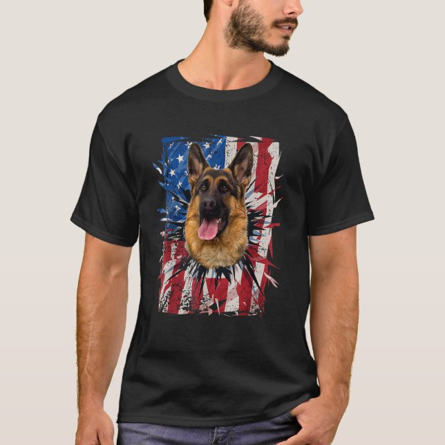 Patriotic German Shepherd Torn American Flagga 4th T Shirt (Framsida)