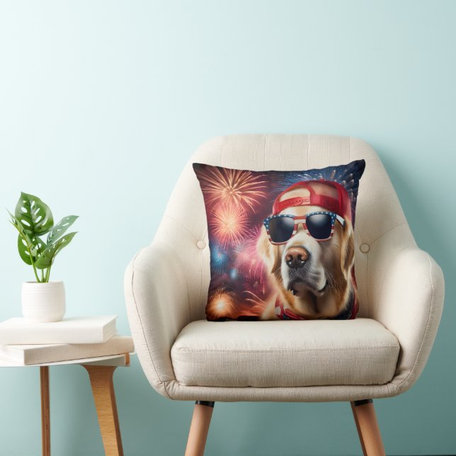 Patriotic Golden Retriever with Fireworks Kudde (Stol)