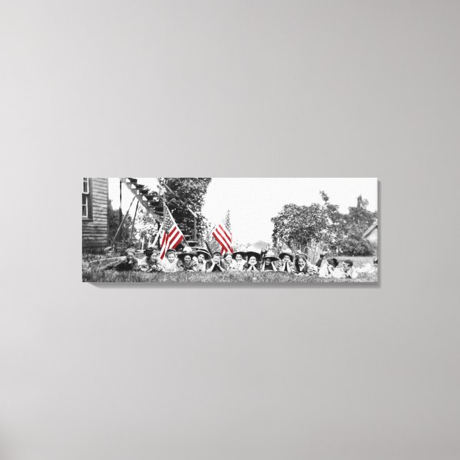 Patriotic Group Women American Flagga Circa 1910 Canvastryck (Framsida)