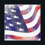 Patriotic Grunge Stil Faded American Flagga Magnet<br><div class="desc">Coola tittar stil stars och stripes,  patriotisk amerikansk flagga. Rött vitt och blått med ett nedtryckt utseende.</div>