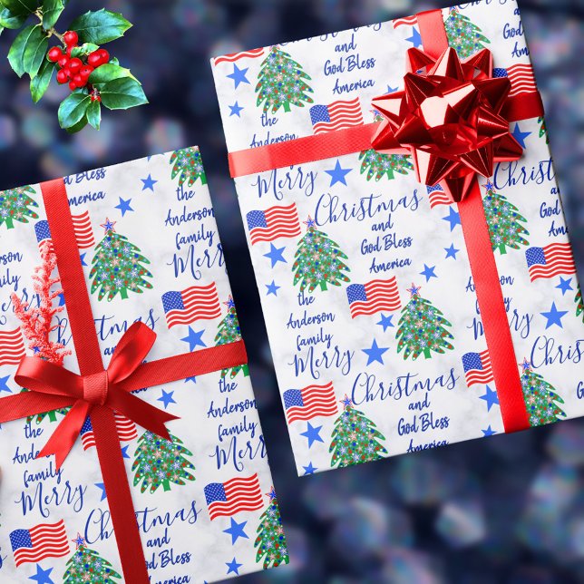 Patriotic Julgran USA God jul Presentpapper (This patriotic gift wrap is covered in red white and blue Christmas trees and American flags)