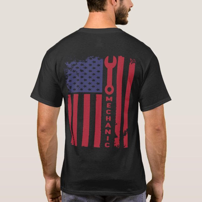 Patriotic Mechanic USA American Flagga T Shirt (Baksida)