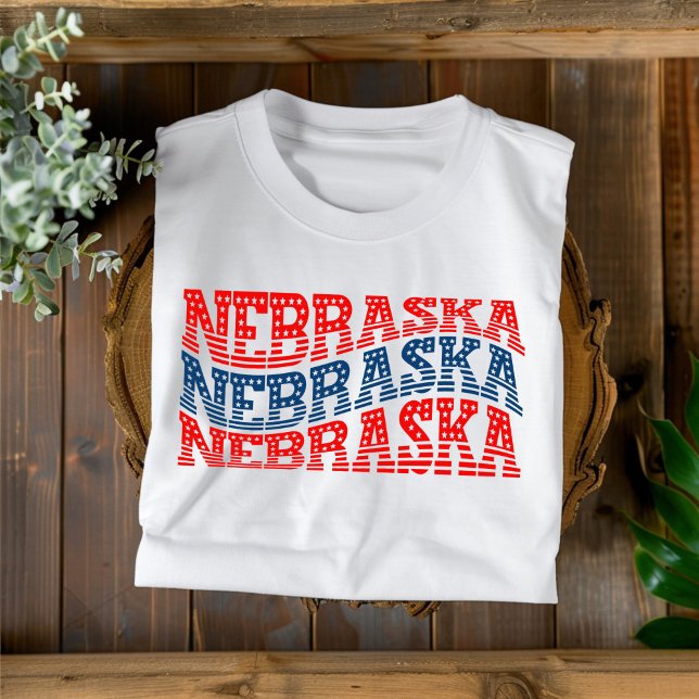 Patriotic Nebraska Red och Blue Boho T-Shirt (Skapare uppladdad)