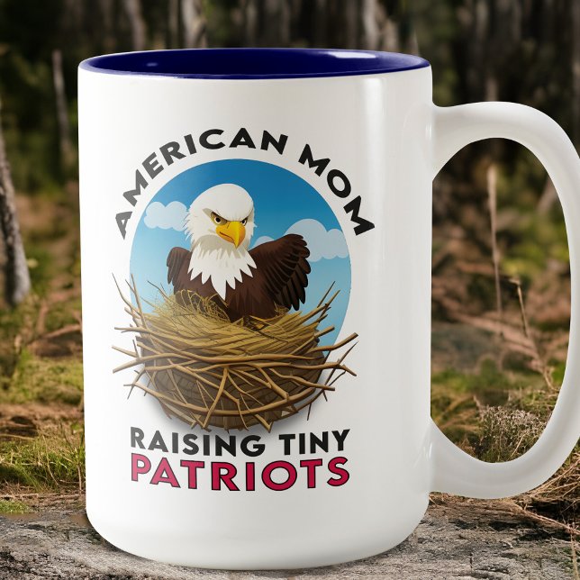 Patriotic Örn Nest Fierce American Mamma USA Två-Tonad Mugg (Skapare uppladdad)