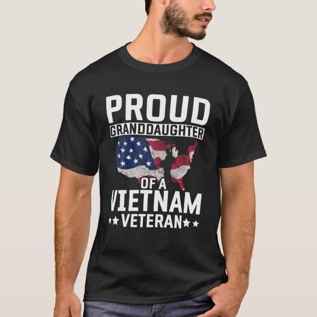 Patriotic Proud Granddotter US Flagga Vietnam Vete T Shirt (Framsida)
