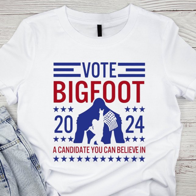 Patriotic Red, White och Blue Bigfoot 2024 T Shirt (Skapare uppladdad)
