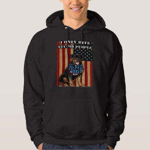 Patriotic Rottweiler I Endast Bita Stupid People Hoodie