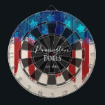 Patriotic Rustic Wood Design Anpassningsbar Family Darttavla<br><div class="desc">Faux wooden bakgrund med monogram och namn i brädans centrum. Faux wood struktur med stars och stripes rustic grunge.</div>