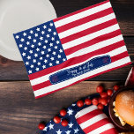 Patriotic U.S. Flagga Lycklig 4:e juli Familj Namn Kökshandduk<br><div class="desc">Vi presenterar vår patriotiska U.S. Flagga, "Lycklig 4:e juli", Namn-köksdekordesign i officiell United Stater färg, perfekt addition till din Independence day firande! Visa upp ert amerikanska pride i stil med den här designen som blandar patriotism med ett festligt luft. Vår flagga i USA fungerar som ett fet centralstycke för vilket...</div>