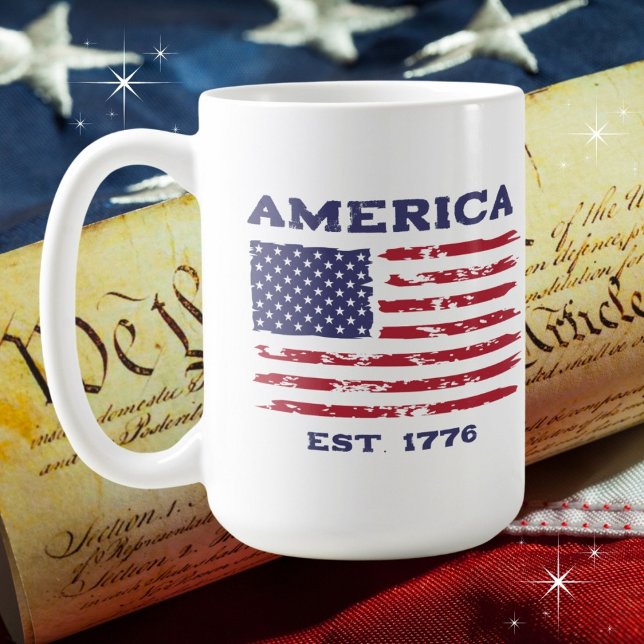 Patriotic Vintage American Flagga Kaffemugg (Shown in 15oz.  Available in multiple product types, sizes and colors. )