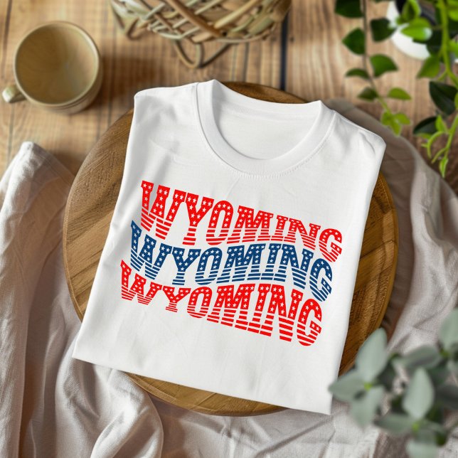 Patriotic Wyoming Red och Blue Boho T-Shirt (Skapare uppladdad)