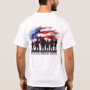 Patriotisk aldrig bak t-shirt