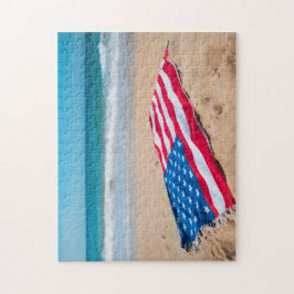 Patriotisk amerikansk flagg strandhandduk på sande pussel