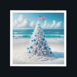Patriotisk amerikansk Julgran på en beach Pappersservett<br><div class="desc">En vit Julgran med blå dekoration och silver står på en sandstrand som är full med en amerikansk flagga</div>