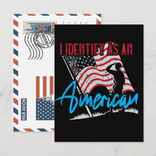 Patriotisk amerikansk soldat som hälsar flaggan helg vykort