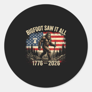 Patriotisk bigfoot 1776-2026 250 år kläder runt klistermärke