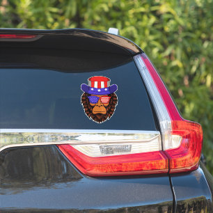 Patriotisk Bigfoot med USA-hatt den 4 juli Klistermärken