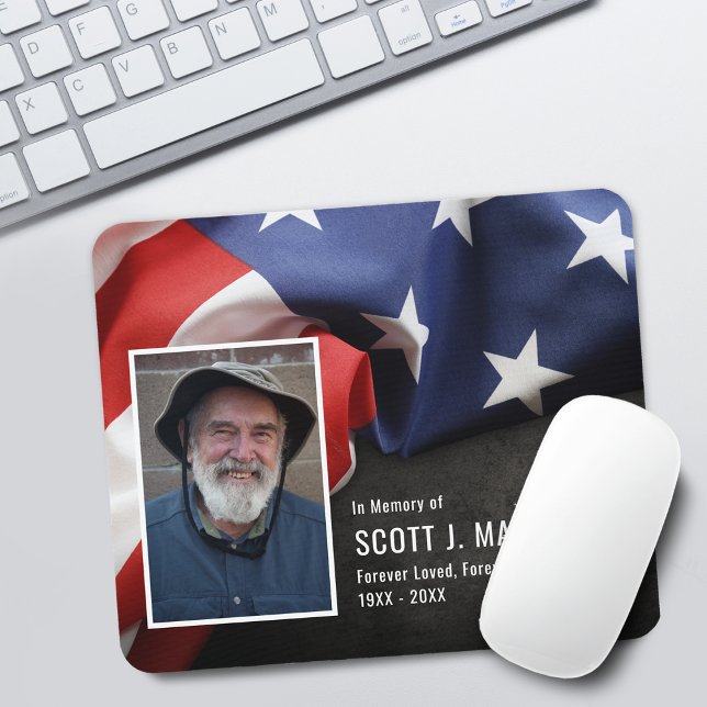 Patriotisk Flagga i Loving Memory Sympathy Photo Musmatta (Patriotic Flag In Loving Memory Sympathy Photo Mouse Pad)