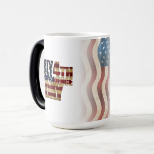 Patriotisk flaggdesign för 4 juli magisk mugg