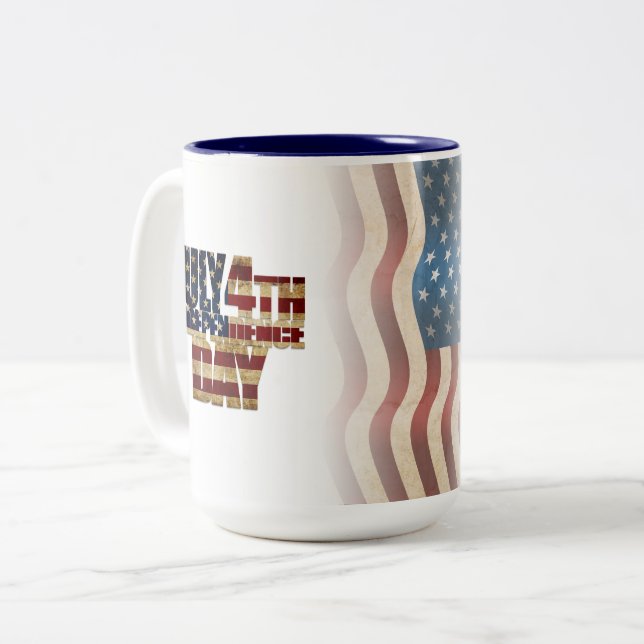 Patriotisk flaggdesign för 4 juli Två-Tonad mugg (Framsida vänster)